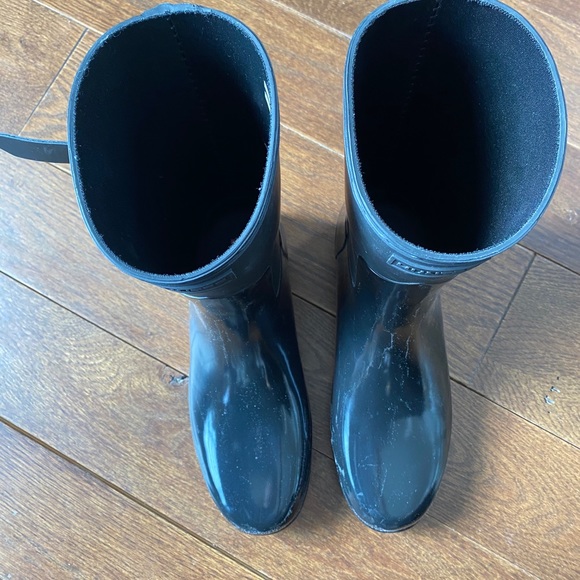 Never Worn Glossy Black Hunter Boot - Picture 8 of 8